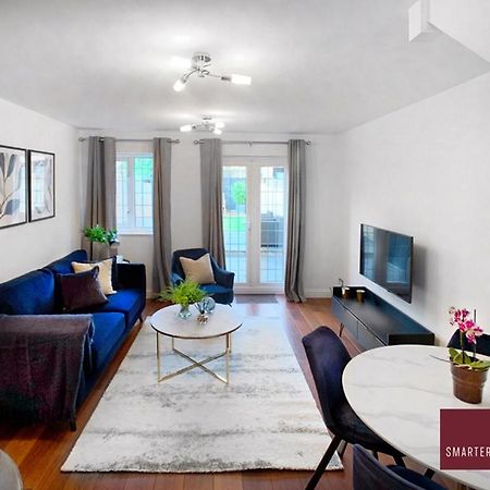 Knaphill - 2 Bedroom Terrace House - With Garden Brookwood Exteriör bild
