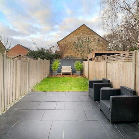 Knaphill - 2 Bedroom Terrace House - With Garden Brookwood Exteriör bild