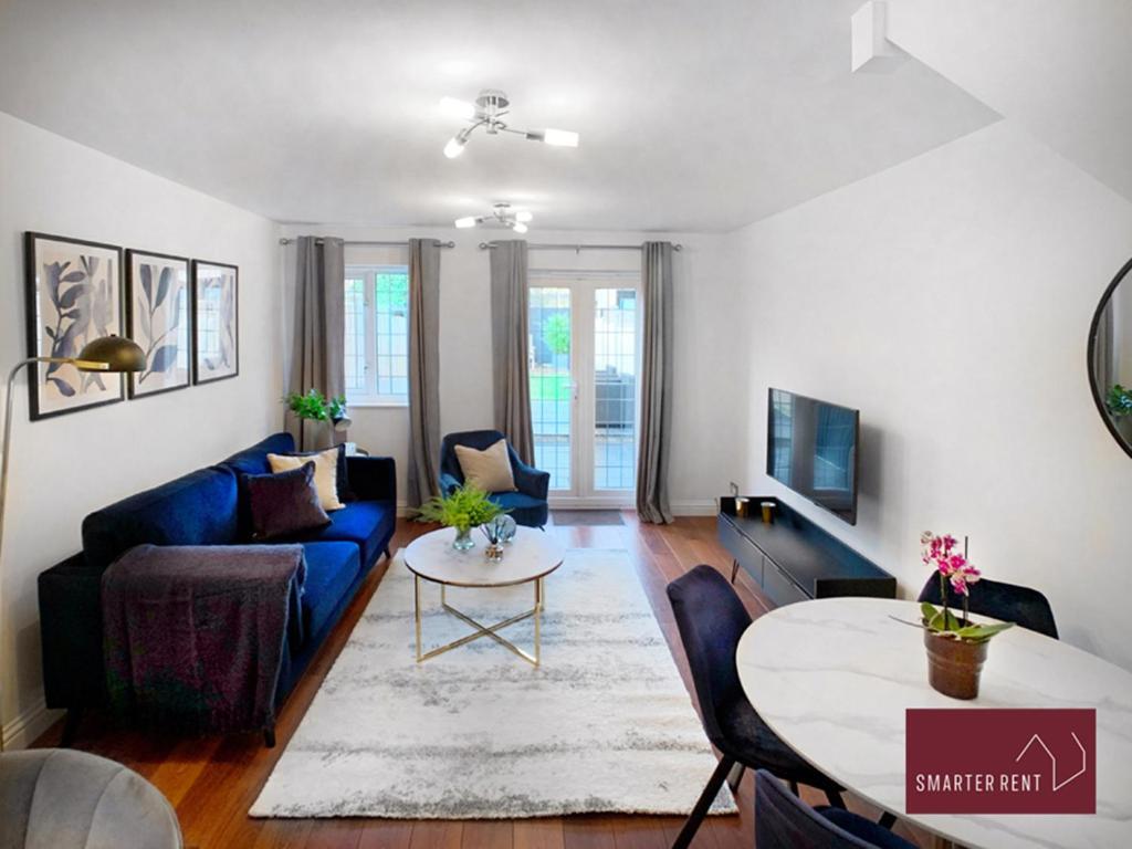 Knaphill - 2 Bedroom Terrace House - With Garden Brookwood Exteriör bild