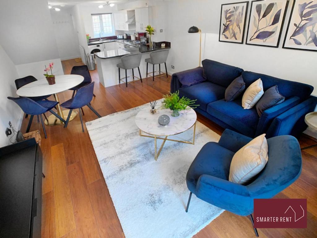 Knaphill - 2 Bedroom Terrace House - With Garden Brookwood Exteriör bild