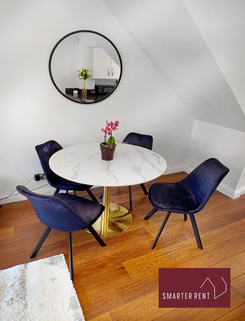 Knaphill - 2 Bedroom Terrace House - With Garden Brookwood Exteriör bild