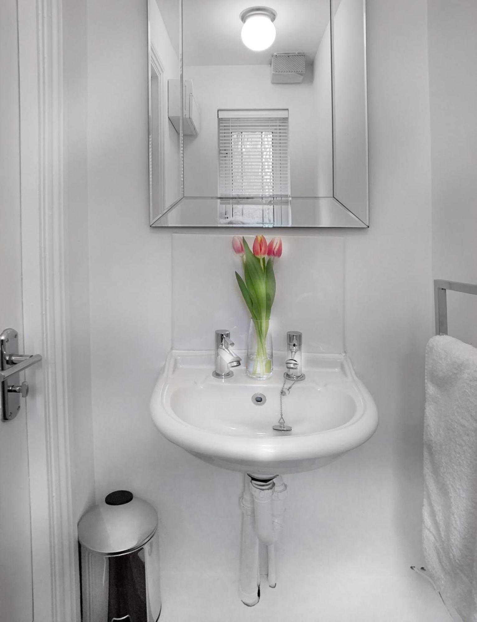 Knaphill - 2 Bedroom Terrace House - With Garden Brookwood Exteriör bild